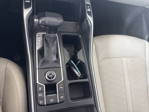 Used 2025 Kia Sorento S FWD image 24