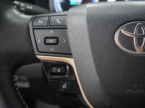 Used 2025 Toyota Crown XLE image 19