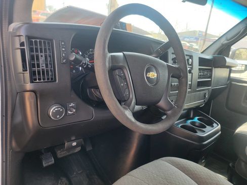 Used 2014 Chevrolet Express 3500 Extended image 9