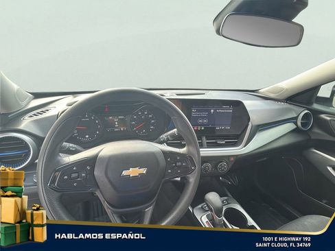 Used 2025 Chevrolet Trax LS w/ LS Convenience Package image 17