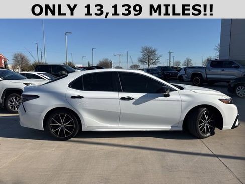 Used 2024 Toyota Camry SE w/ Convenience Package image 2
