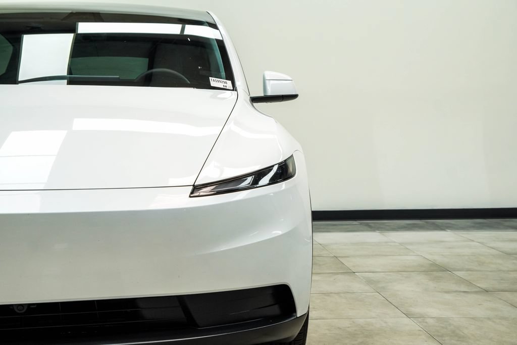 Used 2026 Tesla Model Y 2WD image 8