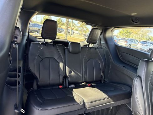 New 2026 Chrysler Pacifica Select image 25