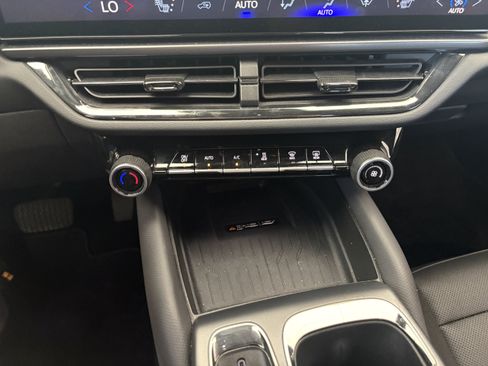 Used 2025 Chevrolet Equinox EV RS FWD image 19