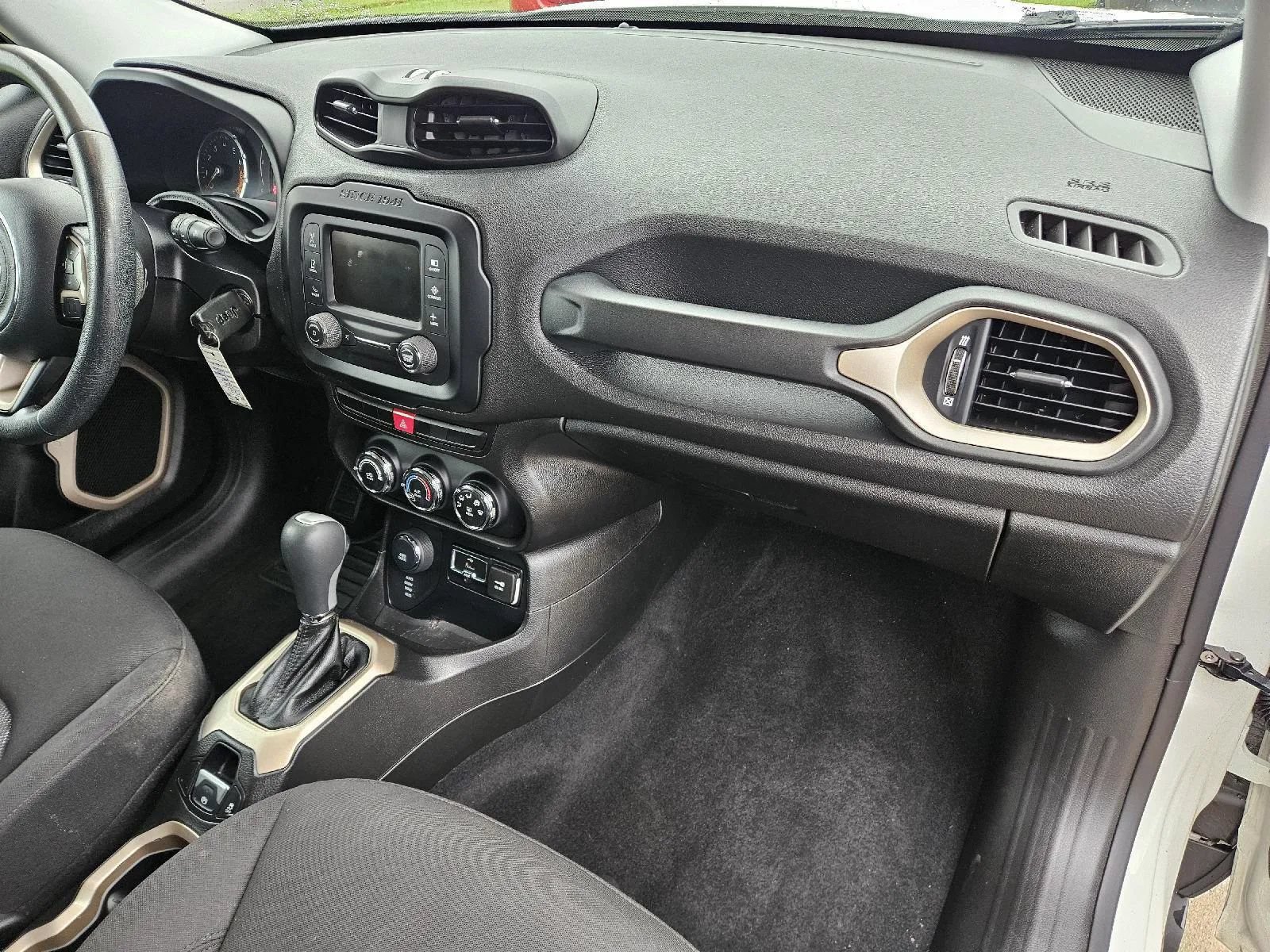 Used 2015 Jeep Renegade Latitude AWD/4WD image 16
