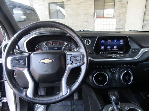 Used 2020 Chevrolet Blazer LT FWD image 15
