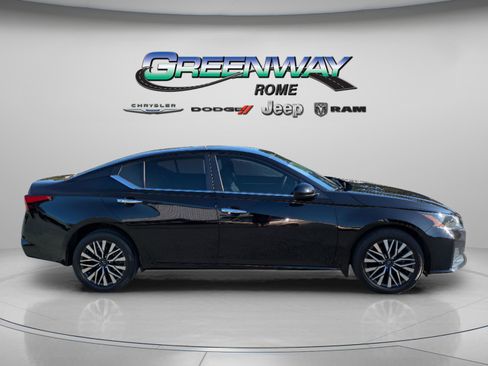 Used 2023 Nissan Altima 2.5 SV AWD/4WD image 8