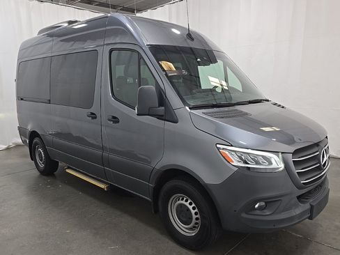 Used 2024 Mercedes-Benz Sprinter 2500 image 3