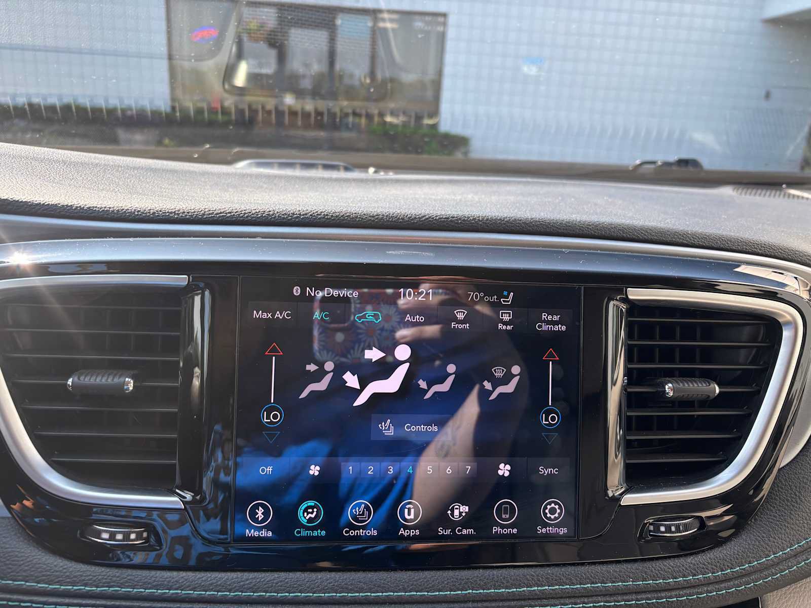 Used 2020 Chrysler Pacifica Limited w/ Advanced Safetytec Group FWD image 29