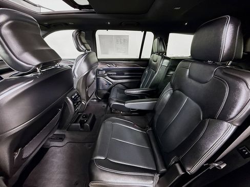 Used 2022 Jeep Grand Cherokee L Overland w/ Luxury Tech Group IV AWD/4WD image 27