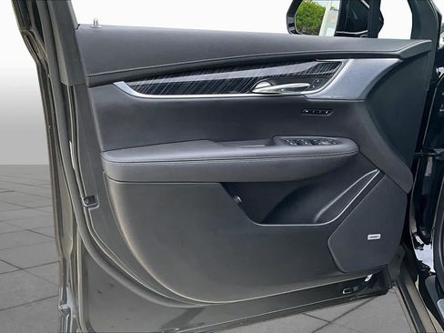 Used 2024 Cadillac XT6 Premium Luxury FWD image 24