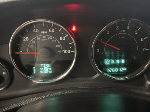 Used 2015 Jeep Wrangler Unlimited Rubicon w/ Connectivity Group AWD/4WD image 12