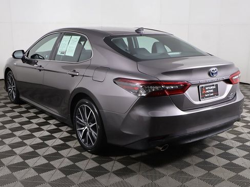 Used 2021 Toyota Camry XLE w/ Navigation Upgrade Package image 11