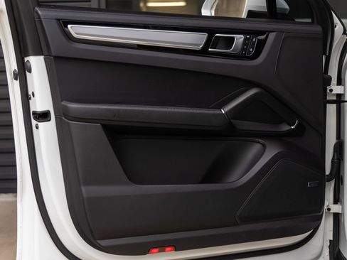Certified 2023 Porsche Cayenne S AWD/4WD image 21