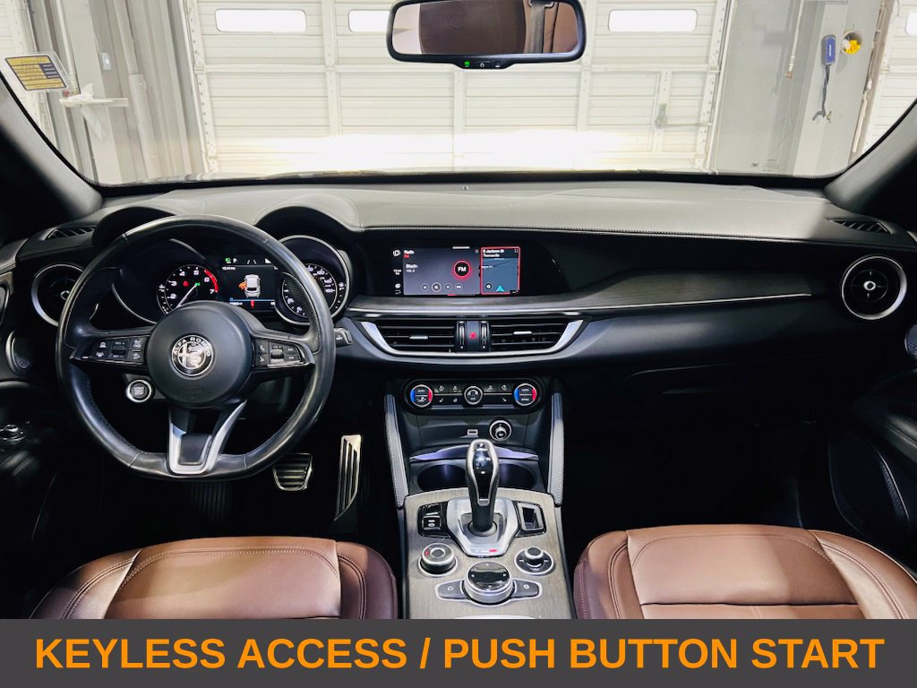 Used 2023 Alfa Romeo Stelvio Ti AWD/4WD image 4