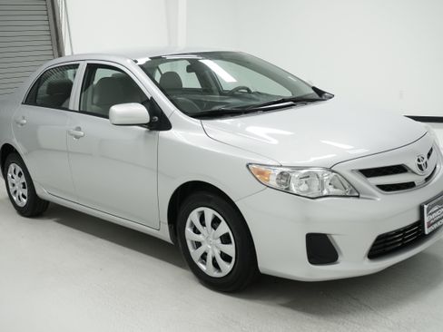 Used 2013 Toyota Corolla L image 3