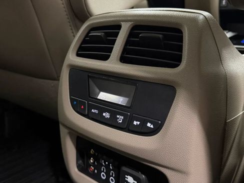 Used 2016 Honda Pilot Touring image 25