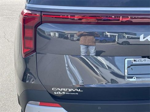 New 2026 Kia Carnival EX image 14