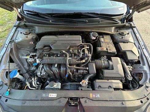 Used 2025 Hyundai Elantra SE FWD image 12