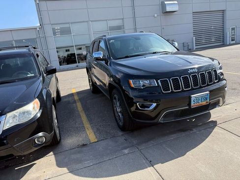 Used 2020 Jeep Grand Cherokee Limited AWD/4WD image 3