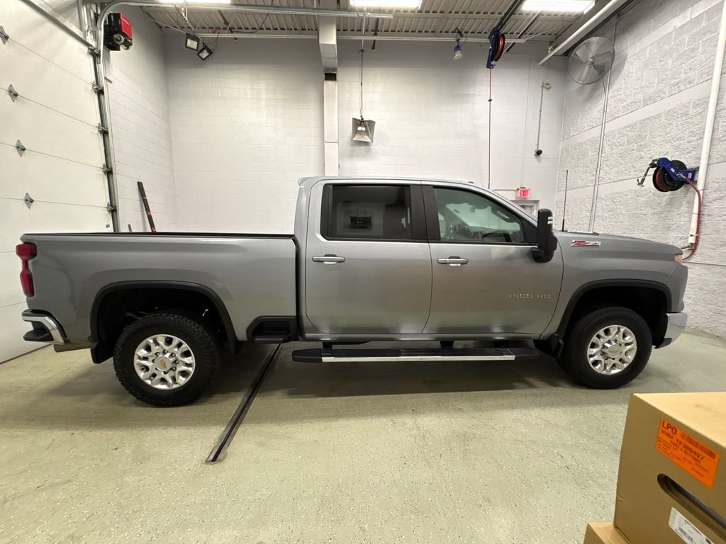 Used 2024 Chevrolet Silverado 3500 LT w/ Convenience Package AWD/4WD image 3