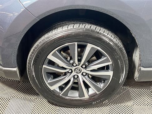 Certified 2022 Toyota Venza LE image 26