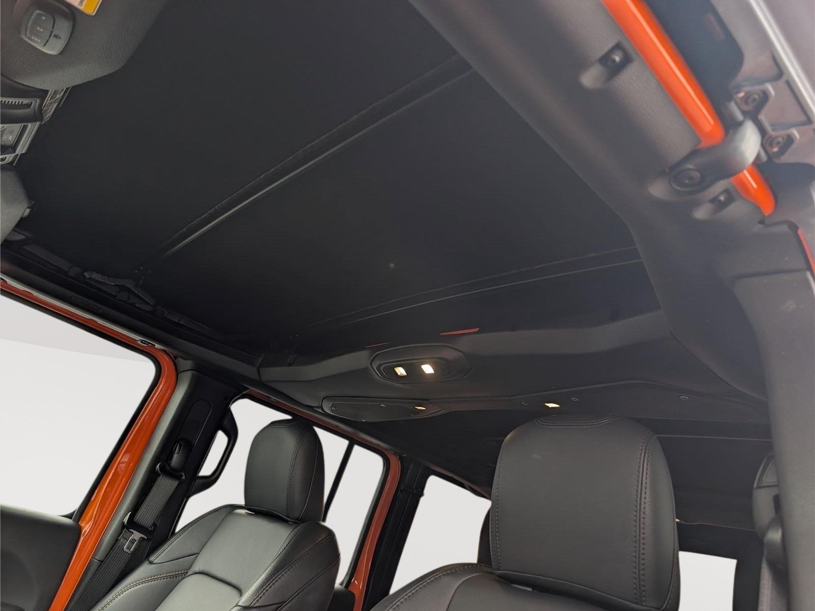 Used 2025 Jeep Wrangler Unlimited Sahara AWD/4WD image 19