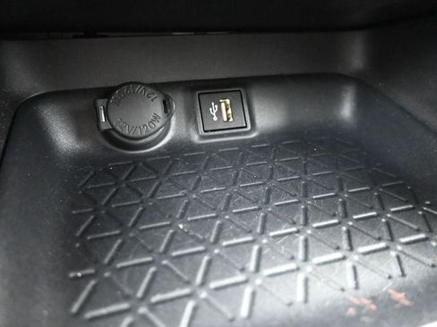 Used 2025 Toyota RAV4 XLE AWD/4WD image 22