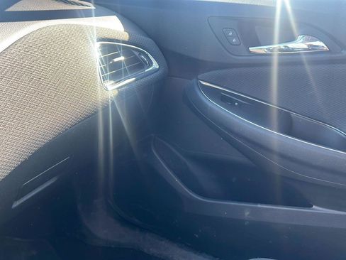 Used 2017 Chevrolet Cruze LT image 21