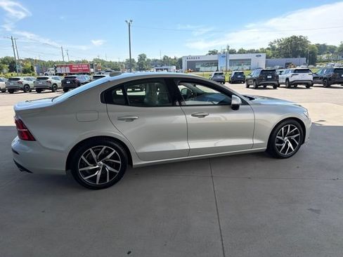 Used 2020 Volvo S60 T6 Momentum AWD/4WD image 6