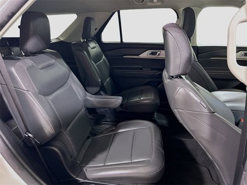 Used 2025 Ford Explorer Active w/ Active Comfort Package image 26