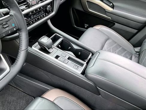 Used 2023 Nissan Pathfinder Platinum FWD image 18