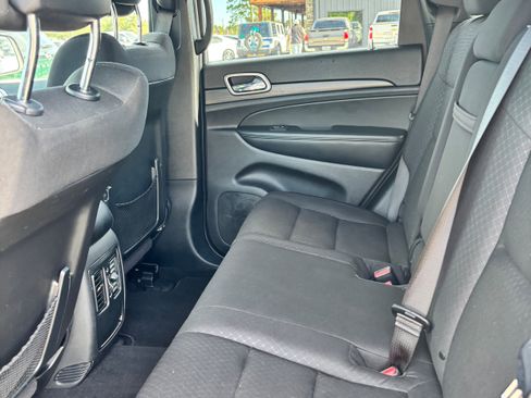 Used 2020 Jeep Grand Cherokee Laredo image 9