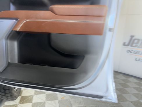 Used 2024 GMC Sierra 3500 Denali Ultimate image 27