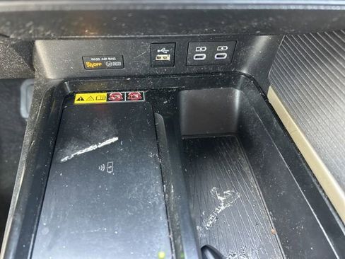 Used 2025 Toyota Camry SE w/ Convenience Package image 17