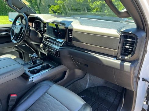 Used 2023 Chevrolet Silverado 1500 ZR2 w/ Technology Package AWD/4WD image 9
