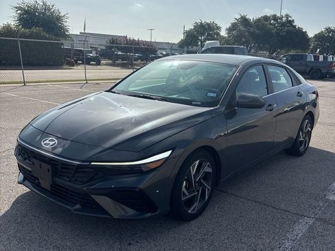 Used 2025 Hyundai Elantra SEL FWD image 1