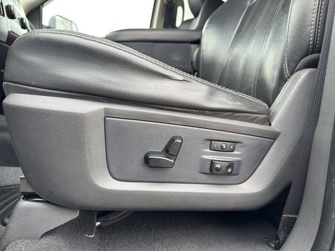 Used 2011 RAM 2500 Laramie w/ Cold Weather Group image 12