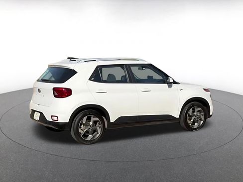 Used 2023 Hyundai Venue SEL image 15