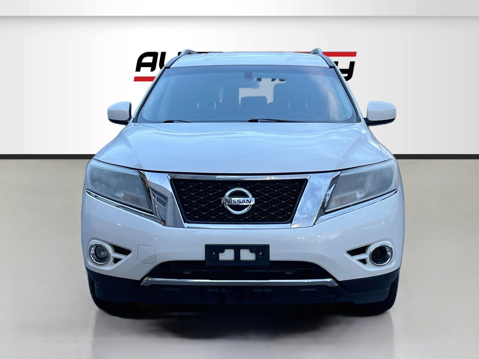 Used 2014 Nissan Pathfinder SL w/ SL Tech Package AWD/4WD image 2