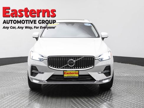 Used 2023 Volvo XC60 B5 Plus image 2