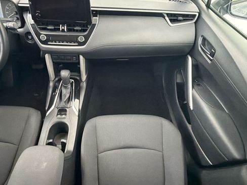 Used 2025 Toyota Corolla Cross LE FWD image 28