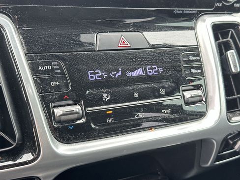 Used 2023 Kia Sorento SX FWD image 17