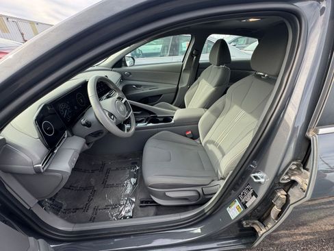 Used 2025 Hyundai Elantra SEL image 36