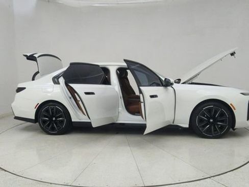 Used 2023 BMW 740i w/ Executive Package image 77