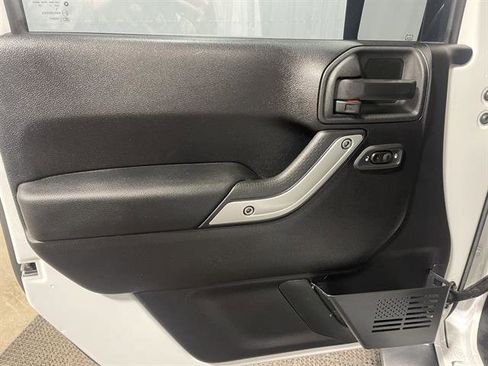 Used 2015 Jeep Wrangler Unlimited Sahara w/ Connectivity Group image 16