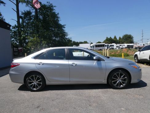 Used 2017 Toyota Camry XSE FWD image 4