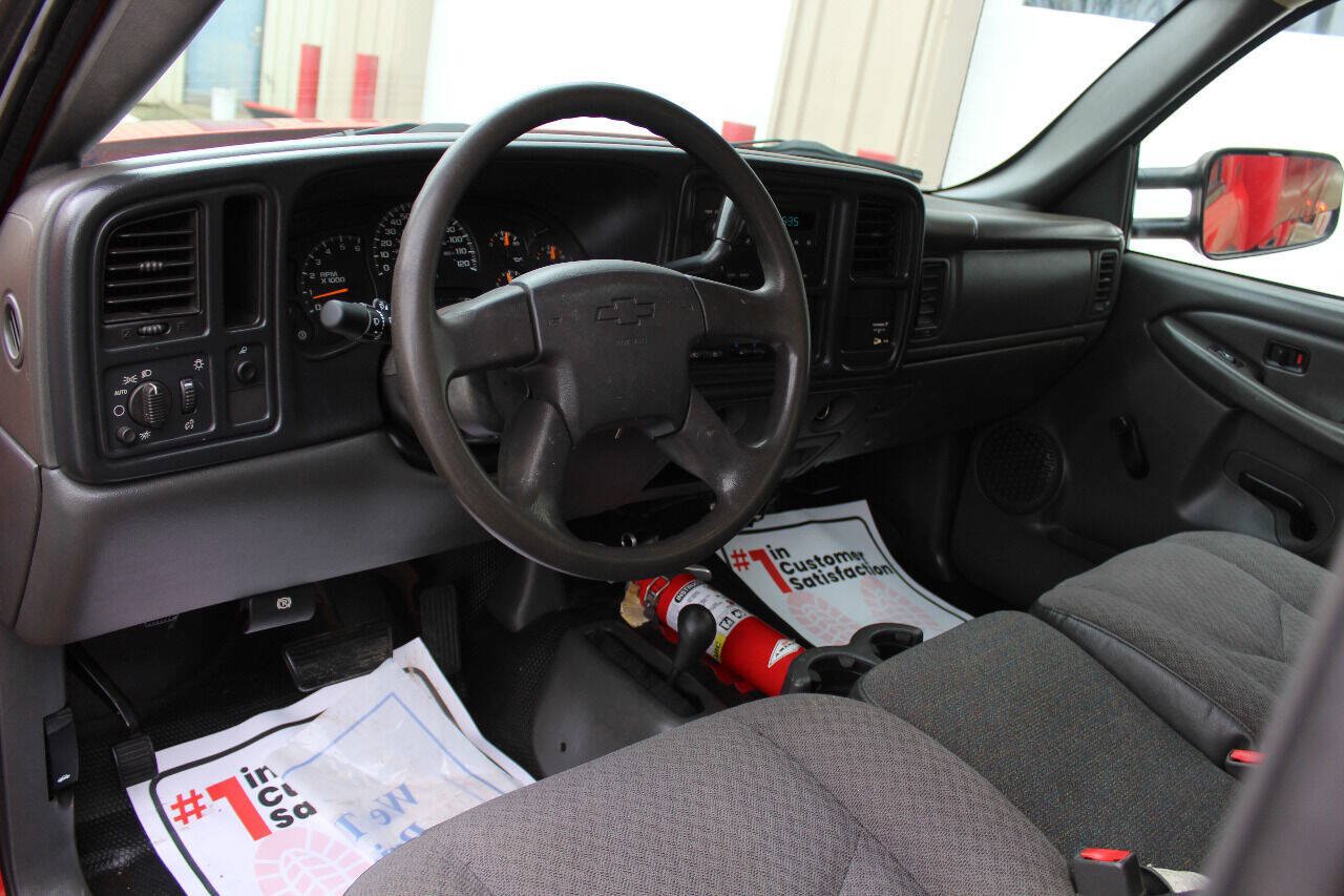 Used 2005 Chevrolet Silverado 3500 4x4 Regular Cab image 12