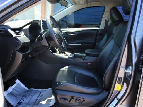 Used 2019 Toyota RAV4 XLE Premium w/ All Weather Liner Package AWD/4WD image 17
