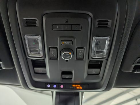 Used 2022 GMC Yukon SLT w/ SLT Premium Package image 27